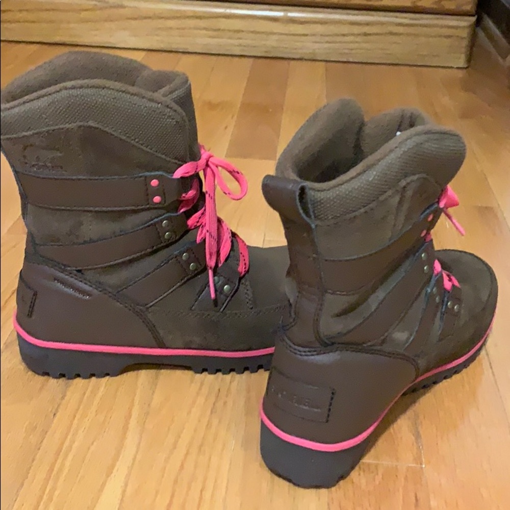 Sorel boots size 3 : fits like women size 5